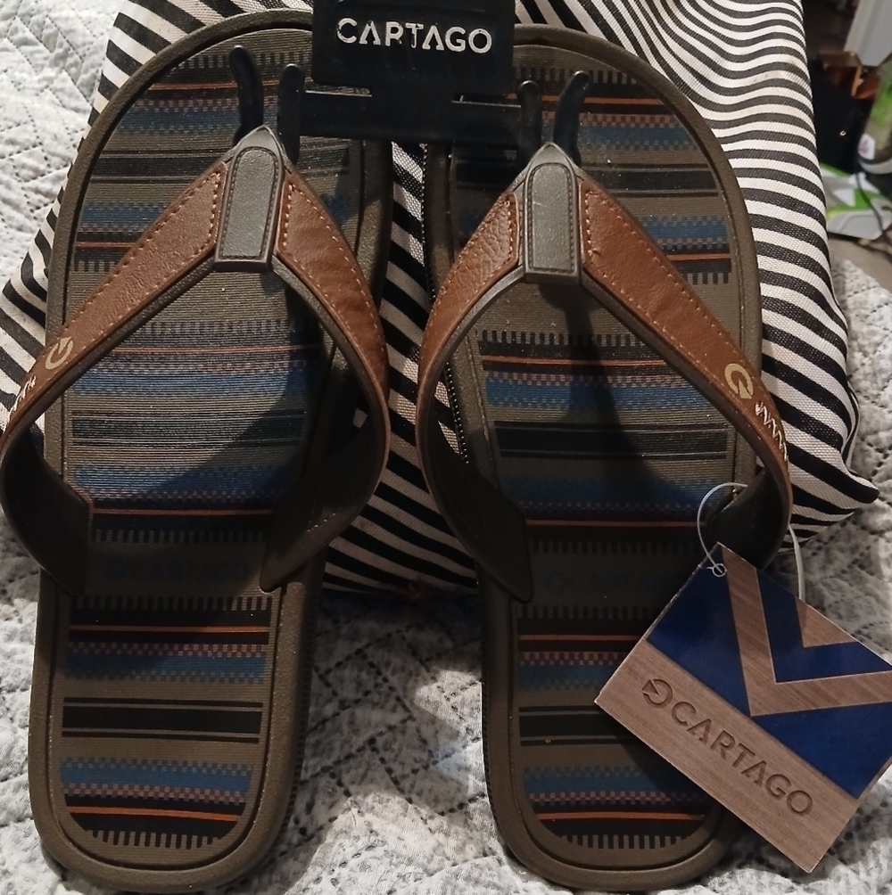Cartago mens sandals. NWT. Size 8